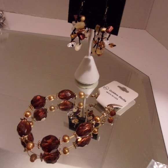 NWT BEAUTIFUL BRACELET & EARRINGS RETAIL $32 B417 - Picture 1 of 3